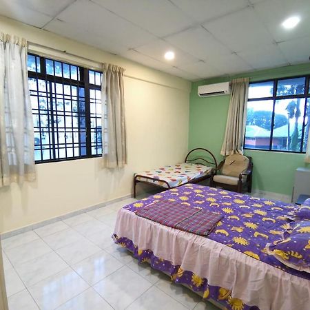 Cosy Homestay Ulu Tiram Bagian luar foto