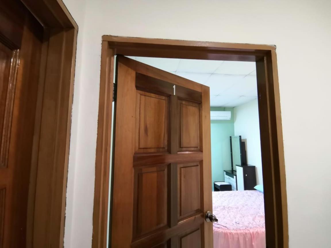 Cosy Homestay Ulu Tiram Bagian luar foto