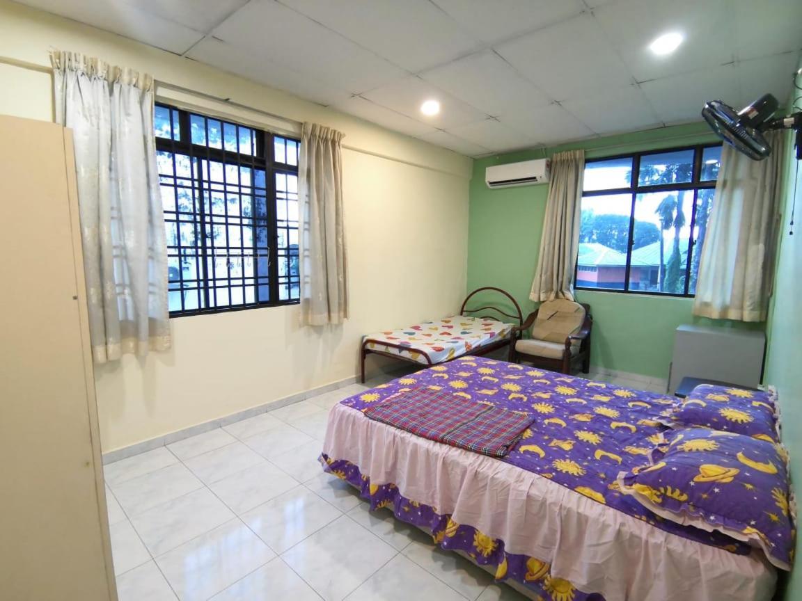 Cosy Homestay Ulu Tiram Bagian luar foto