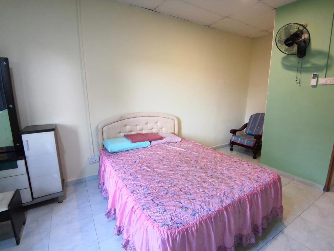 Cosy Homestay Ulu Tiram Bagian luar foto
