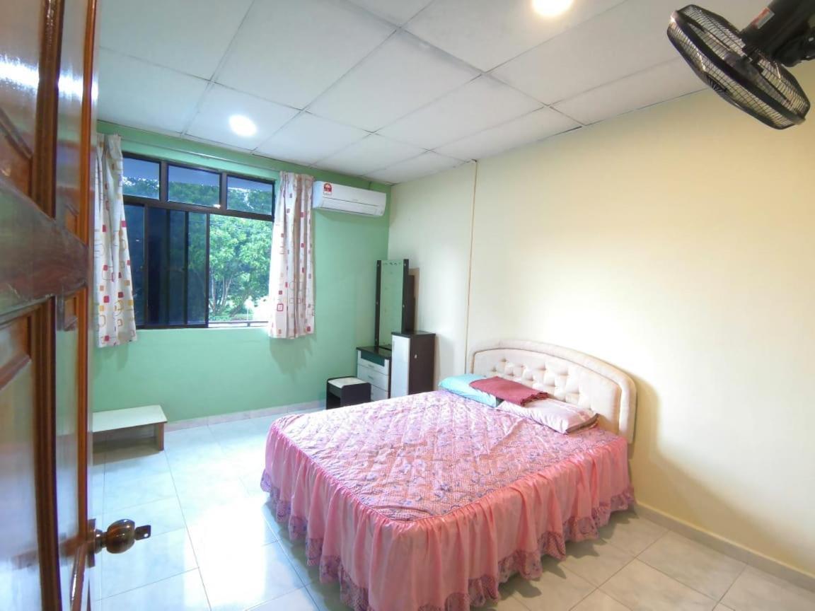Cosy Homestay Ulu Tiram Bagian luar foto