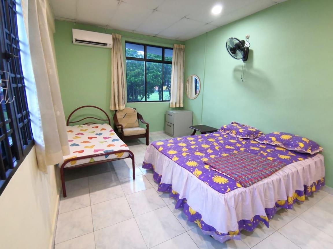 Cosy Homestay Ulu Tiram Bagian luar foto