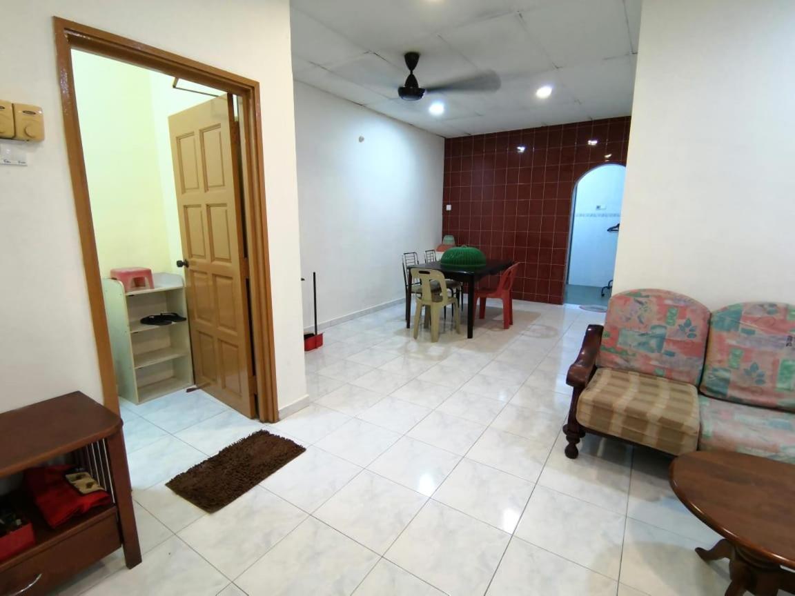 Cosy Homestay Ulu Tiram Bagian luar foto