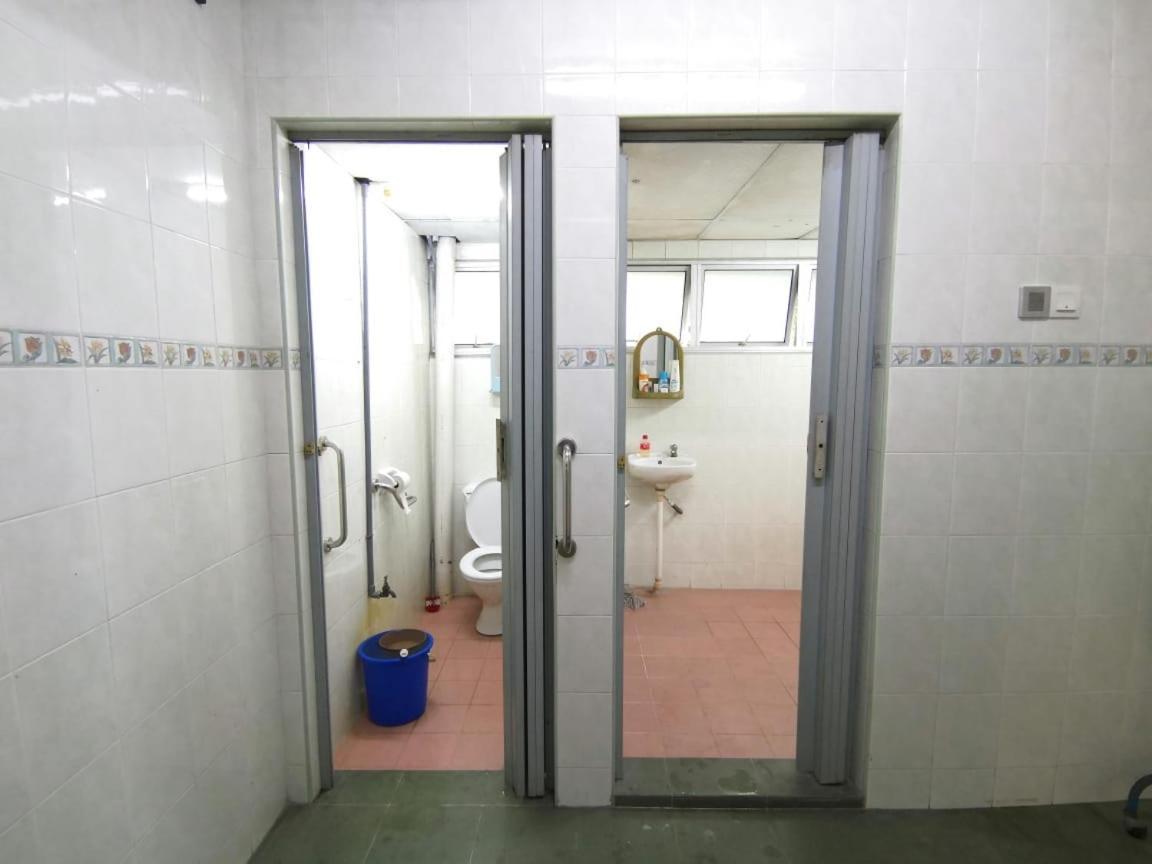 Cosy Homestay Ulu Tiram Bagian luar foto