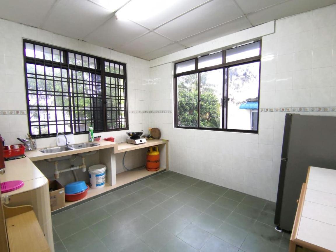 Cosy Homestay Ulu Tiram Bagian luar foto