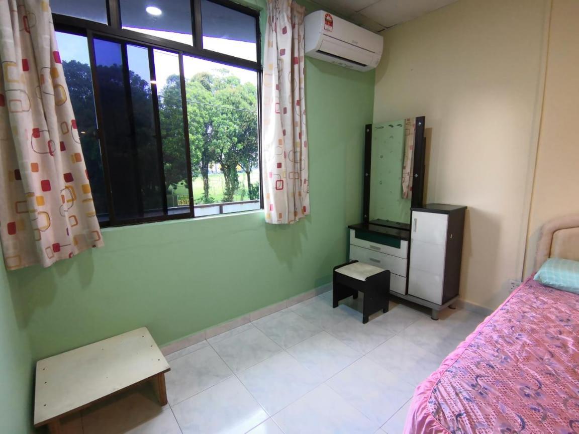 Cosy Homestay Ulu Tiram Bagian luar foto